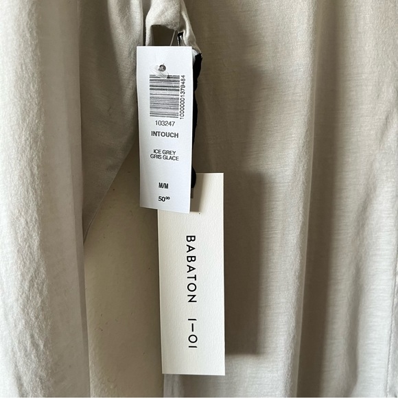 Aritzia Babaton InTouch Light Grey Button Up Shirt Size M - Picture 3 of 4